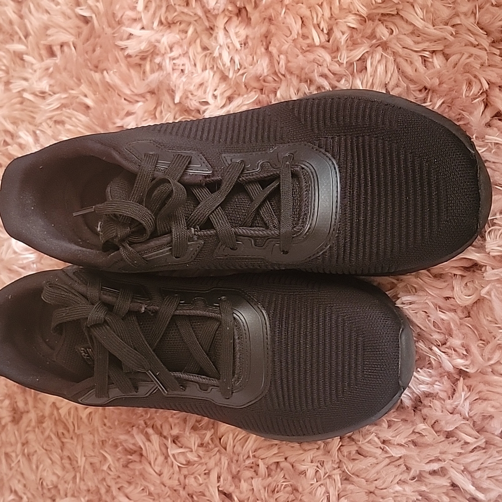 Shoes - Picture 2 of 4